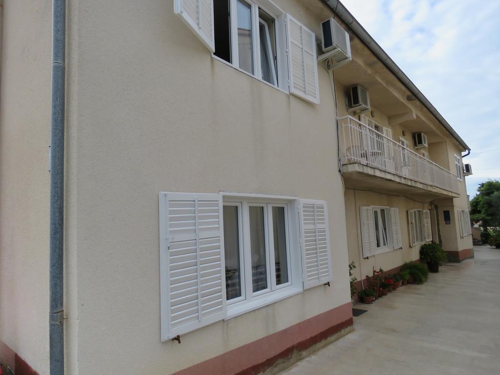 Guest House Miro Novalja Exterior photo