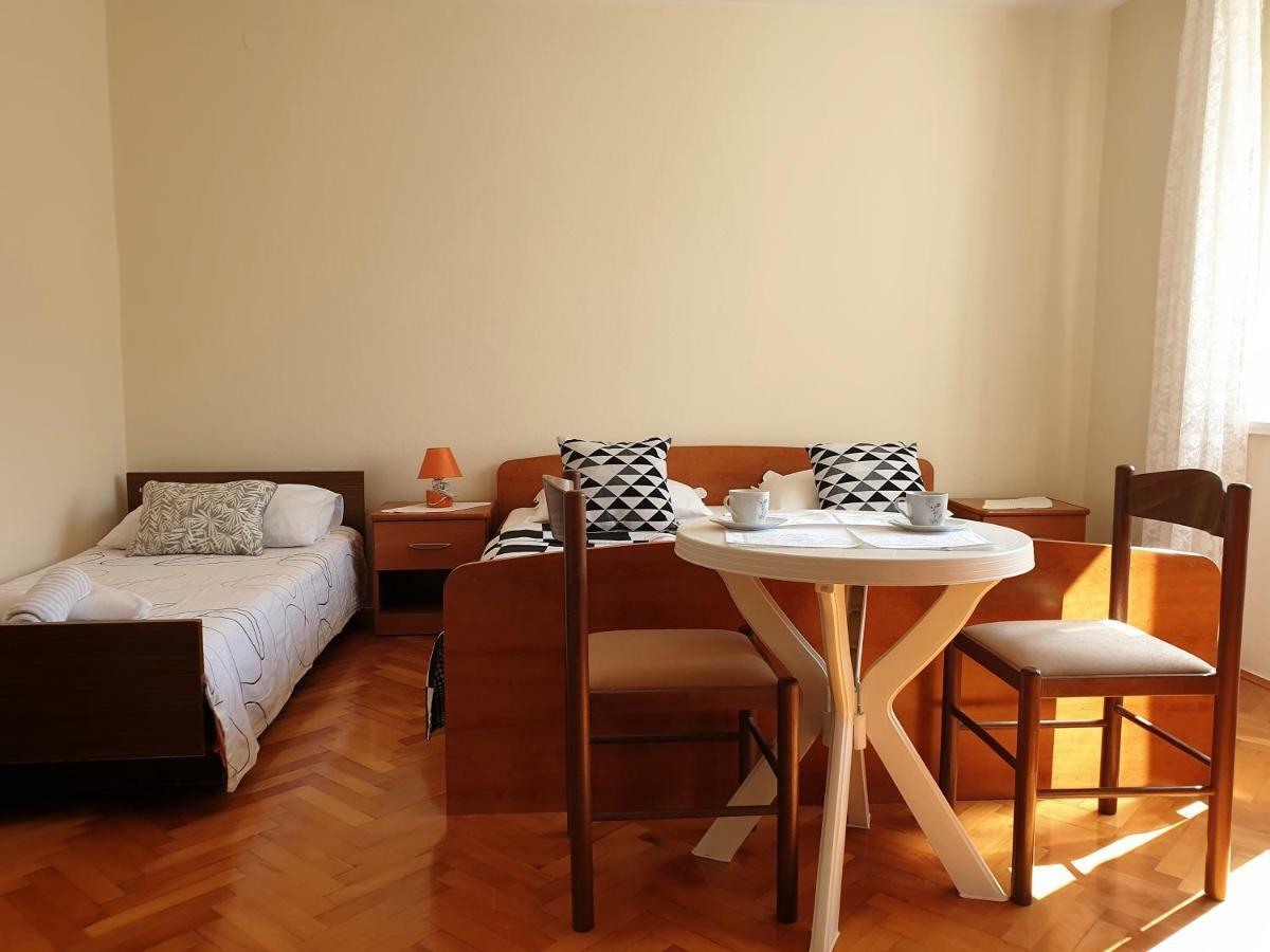 Guest House Miro Novalja Exterior photo